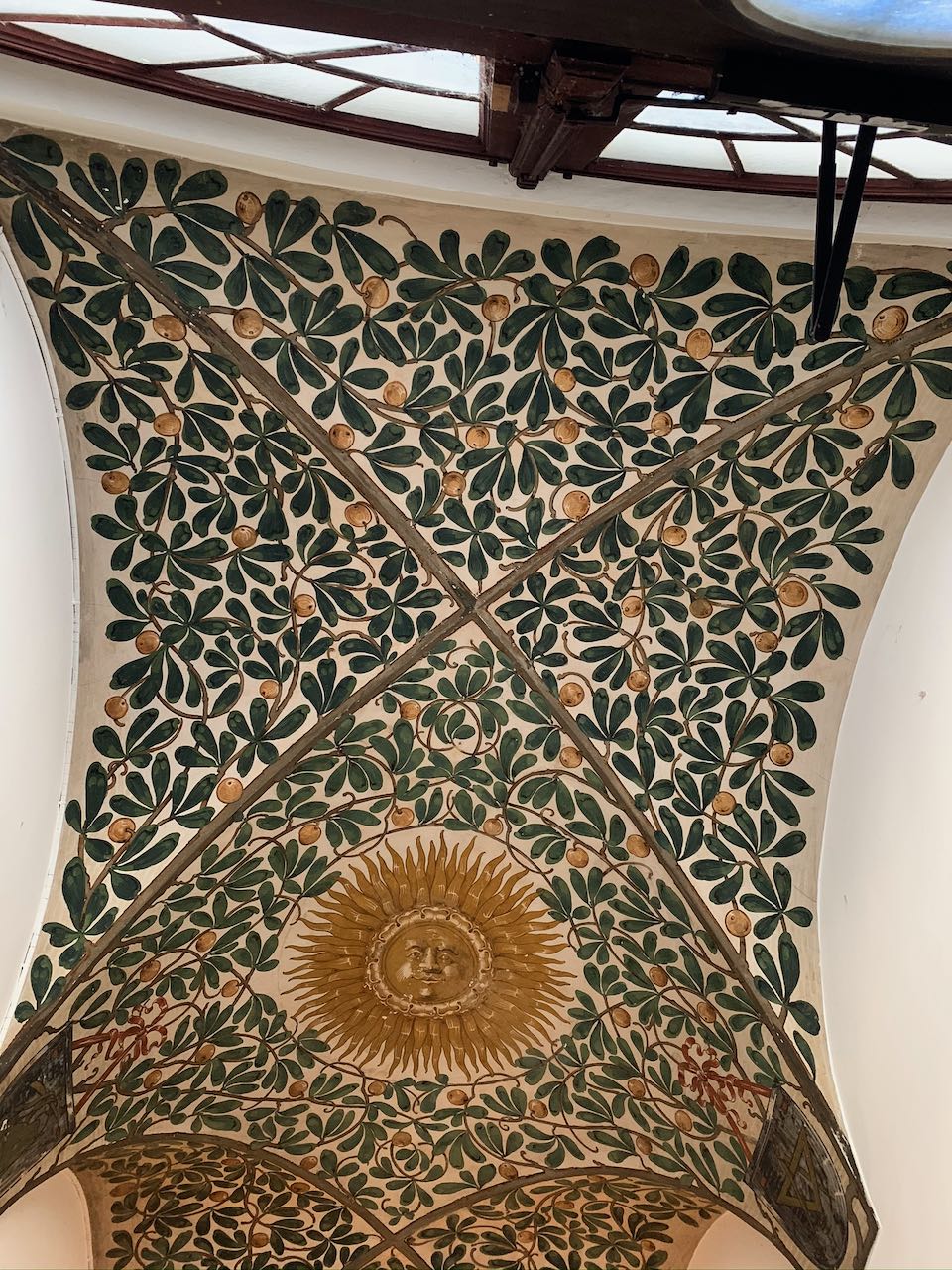 Detail der historischen Deckenmalerei